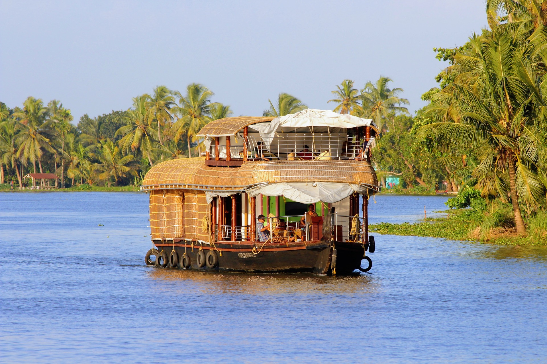 houseboat-kerala-g4ff44139b_1920